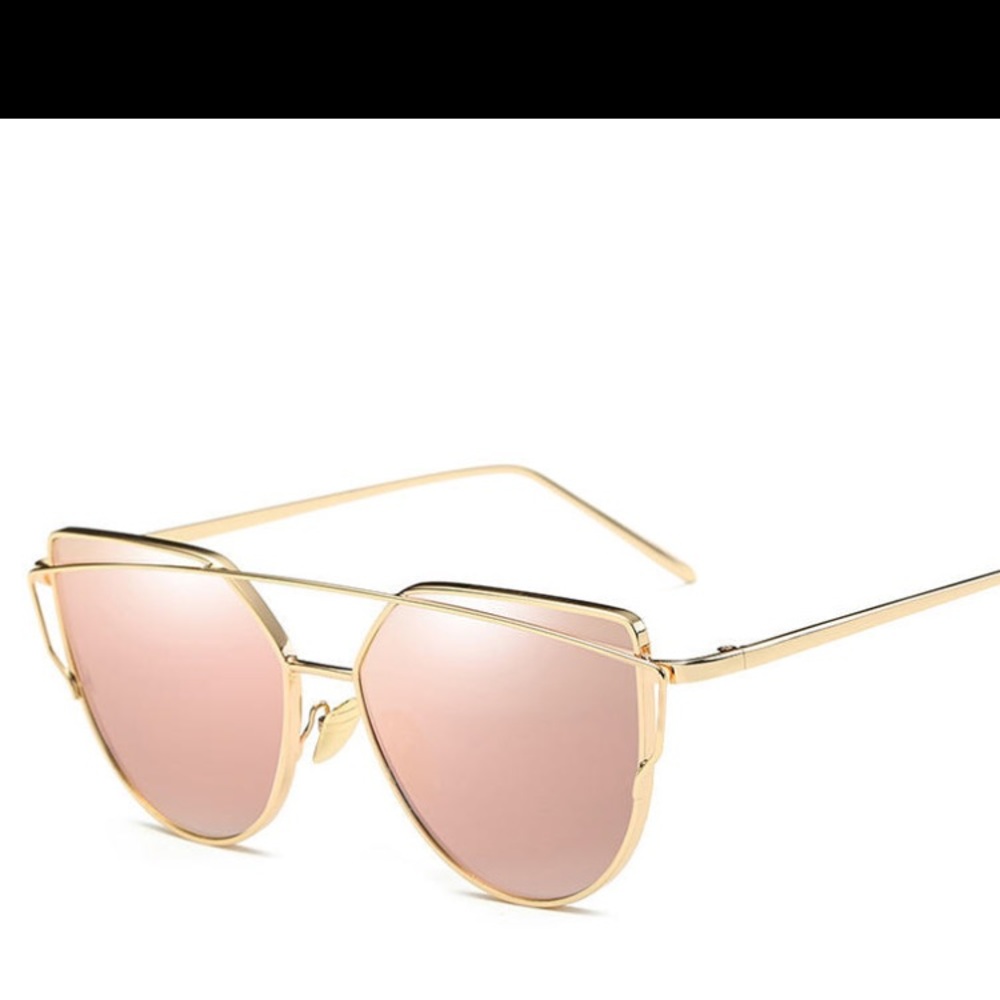 ✨JUST IN✨ CatEyed Aviator Mirrored Gold Sunnies!